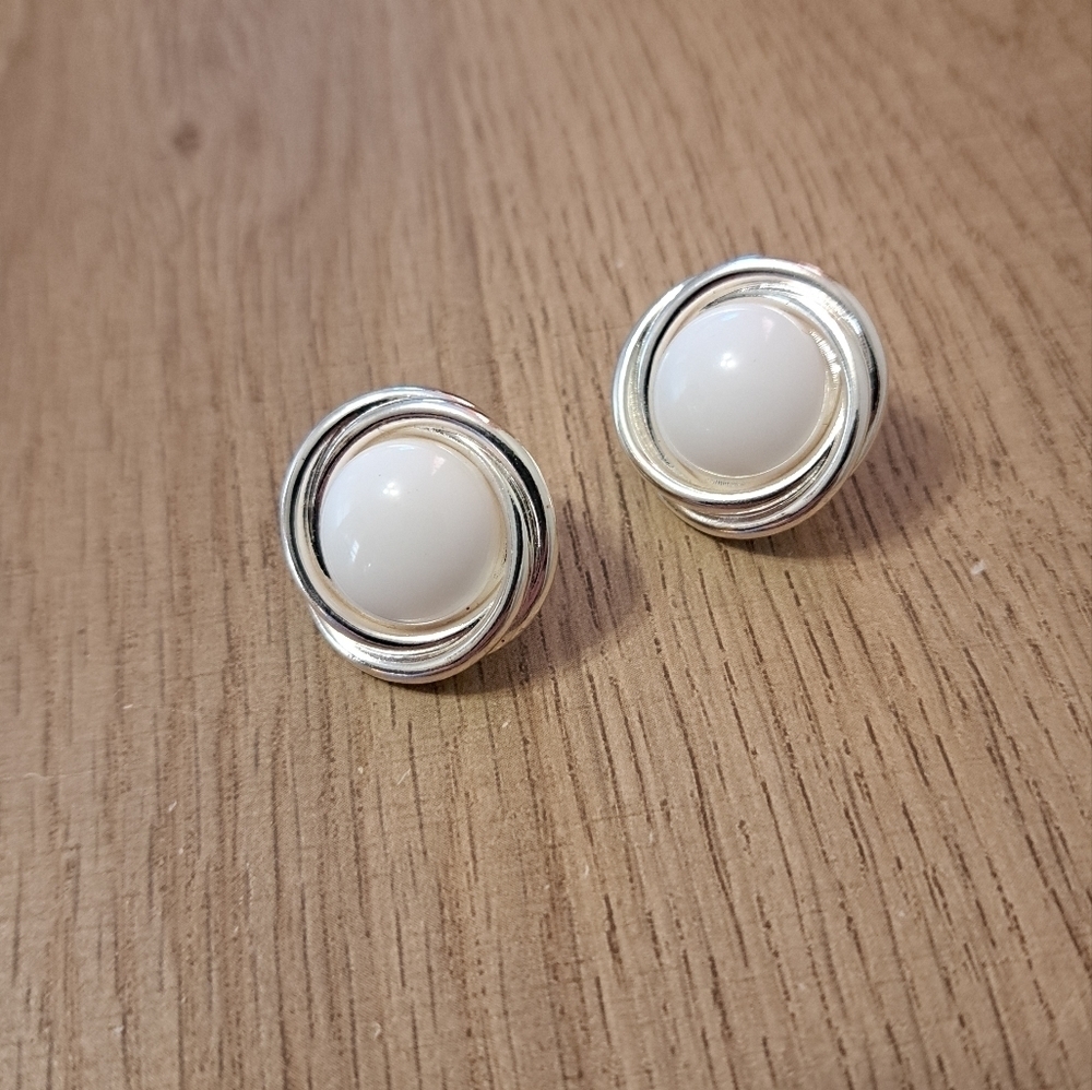 Napier Women's Earing White & Grey